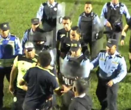 La Policía Nacional tuvo que intervenir para que la bronca no pasara a más.