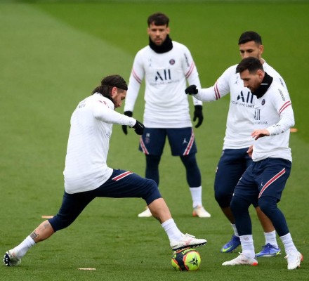 De acérrimos rivales a practicar juntos: así fue el reencuentro de Sergio Ramos con Messi en el entreno del PSG