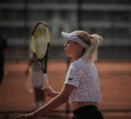 Angelina Graovac, la sensual tenista australiana que vende fotos íntimas para salvar su carrera