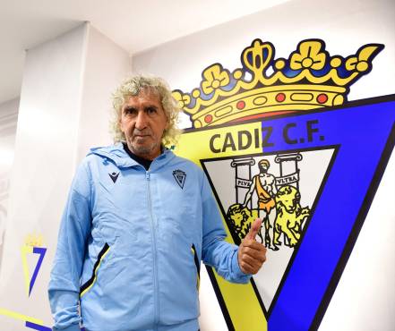 Cádiz quiere retener al “Choco” Lozano y confirma la propuesta de renovación de contrato para el delantero hondureño