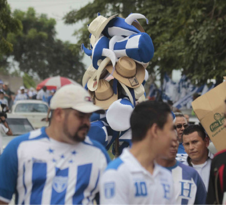 ¡La afición hondureña llenó el estadio Olímpico! .