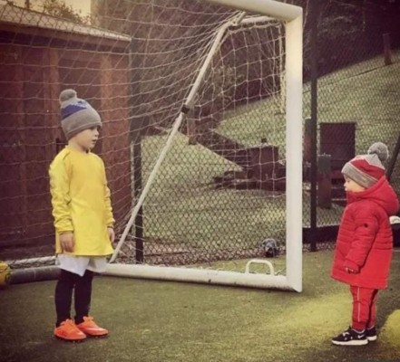 Los cracks que tienen campo de fútbol en sus mansiones para entrenar durante el coronavirus