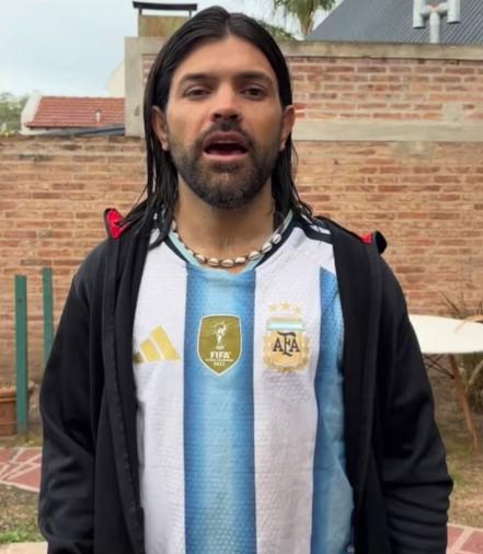 Pedaleó por 11 países para llegar al Mundial y no pudo entrar a USA: el duro motivo