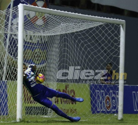 EN FOTOS: La chilena de Mario, la inexplicable expulsión de Pineda y el golazo de Jhow