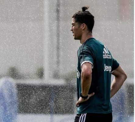 Escapadita a la isla, ejercicios y su hijo con look catracho: Así fue la cuarentena de Cristiano Ronaldo