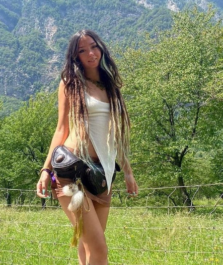 La mujer que Hamás exhibió como trofeo de guerra: asistía a un festival de música por la paz