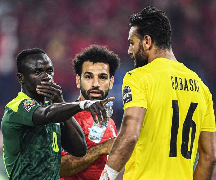 ¡Momento épico en la final de la Copa Africana! Salah ‘aconseja’ a su portero dónde Mané lanzaría su penal y el senegalés lo falla