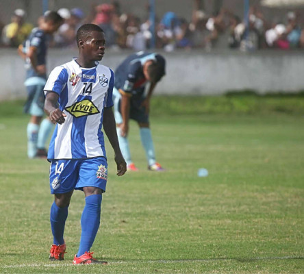Júnior Lacayo el orgullo de la colonia Pizzaty .en Ceiba .