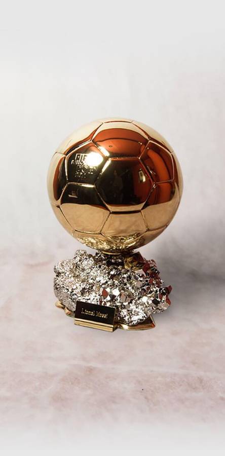 Balón de Oro 2024: el precio del trofeo que se lleva el ganador a casa, cuánto pesa y cómo lo hacen