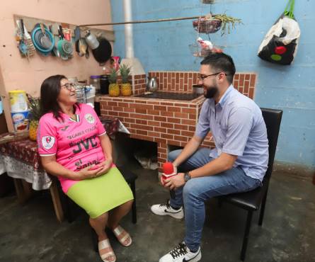 Doña Anita tuvo una amena plática con Mario Jafeth Moreno, periodista de Diario DIEZ.