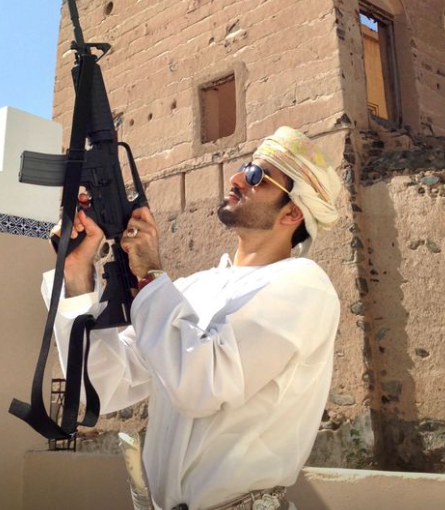 Este es el abogado que le hizo un ofertón a Messi por el bisht que recibió del Emir de Qatar y revela para qué lo necesita