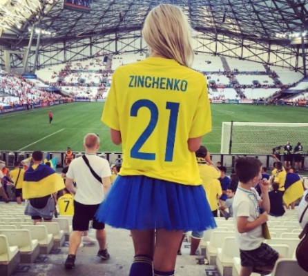 ¡Hizo un Casillas! Zinchenko besa en plena entrevista a Vlada Shcheglova, reportera ucraniana