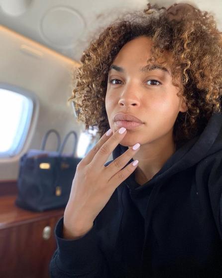¿Quién es la despampanante chica que anda con Mbappé durante sus vacaciones en Miami mientras define su futuro?