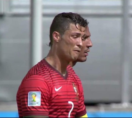 ¡Los memes atacan a Cristiano tras fallar penal pero también se acuerdan de Messi!