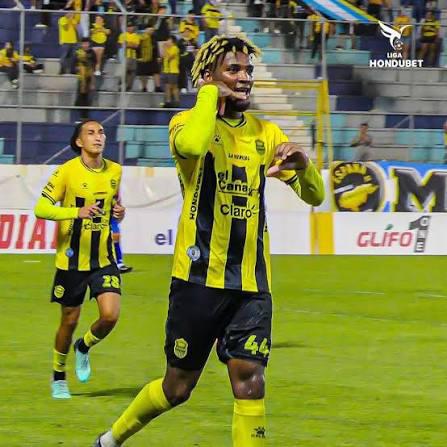 FICHAJES: Legionario entrena con club de segunda y Motagua en problemas