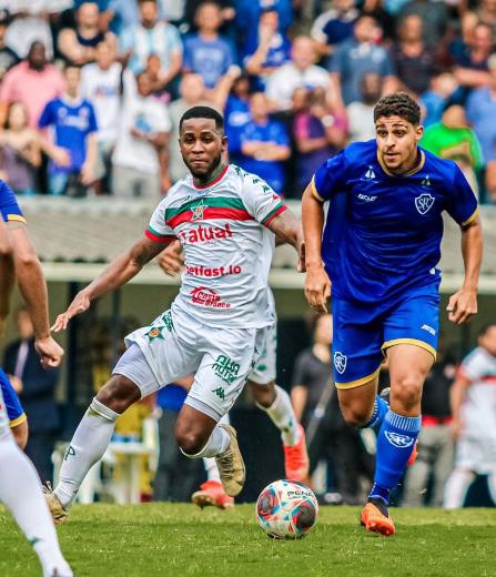 Hijo de Adriano firma su primer contrato en Europa: el club que lo fichó y el increíble parecido con su padre