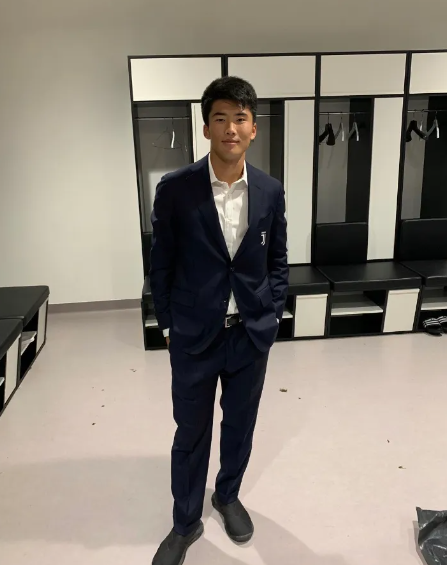 Insólito: Juventus lo había fichado, llevaba tres años desaparecido y hoy reaparece jugando para su selección