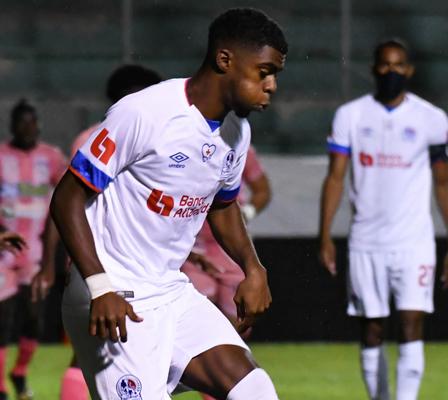 Mercado: El fichaje con el que sueña el DT de Olimpia, baja en Marathón y legionario hondureño cambia de equipo