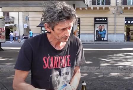 De futbolista profesional en Italia a vivir en la calle solo, enfermo y desnutrido; su primo fue héroe en un Mundial