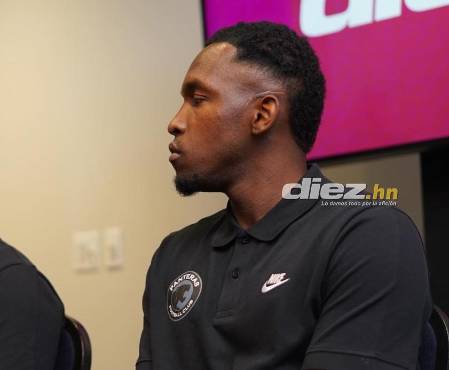 La cicatriz que le quedó al jugador hondureño Alberth Elis tras su operación.