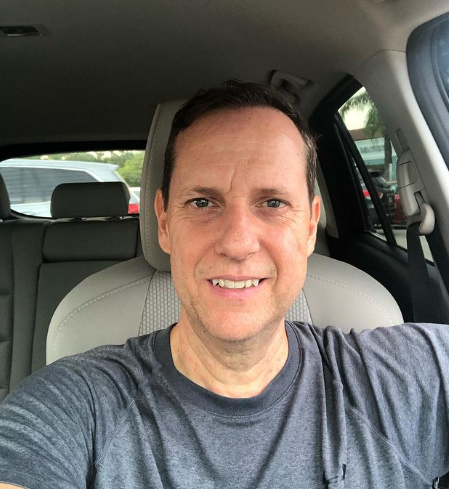 La dura enfermedad que tiene el famoso narrador que se casó con su hermanastra: “A mí me tocó esto...”