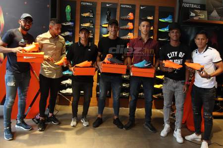 SportLine América entregó nuevos tacos Nike a los protagonistas de las  semifinales