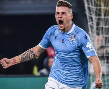 Lazio's Serbian midfielder Sergej Milinkovic-Savic celebrates after scoring during the Italian Serie A football match lazio Rome vs Juventus Turin on December 7, 2019 at the Olympic stadium in Rome. (Photo by Filippo MONTEFORTE / AFP)