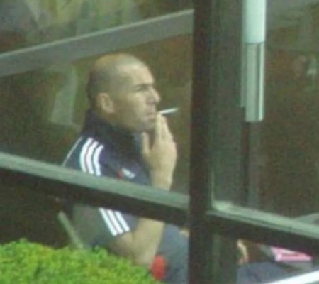 Dos del FC Barcelona y de la Juventus: Grandes futbolistas que fueron cazados fumando