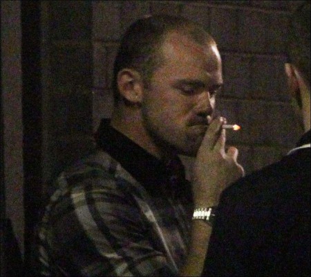 FOTOS: Los futbolistas que han sido sorprendidos fumando