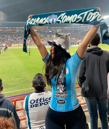 ¡Para enamorarse! Las famosas y hermosas aficionadas que siguen al Pachuca y Motagua