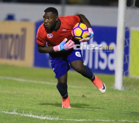 Los jugadores de campo que se vieron obligados a hacerla de portero