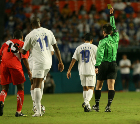 Honduras 1 vr Perú 2, en Miami el 18 de Noviembre 2009.