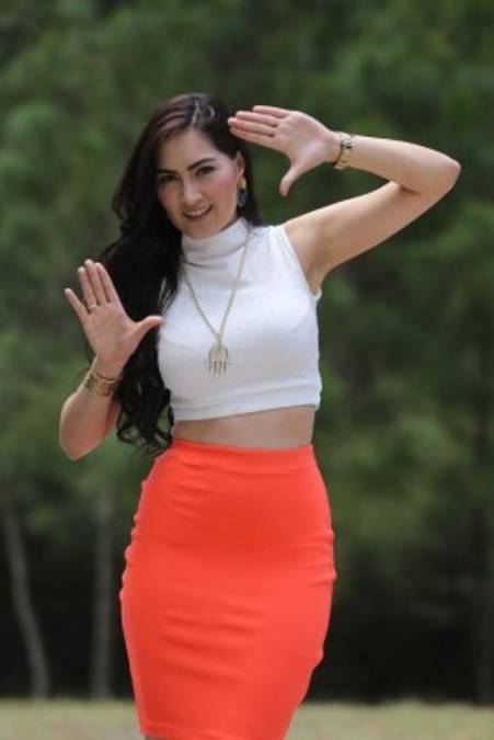 Conoce a Karoline Regalado, la despampanante seguidora del Motagua