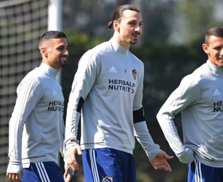 CARSON, CA - MARCH 30: Zlatan Ibrahimovic #9 of the Los Angeles Galaxy warms up for team practice at StubHub Center on March 30, 2018 in Carson, California. Jayne Kamin-Oncea/Getty Images/AFP== FOR NEWSPAPERS, INTERNET, TELCOS & TELEVISION USE ONLY ==