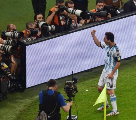 Messi saca su garra: Argentina gana 2-1 a Bosnia.