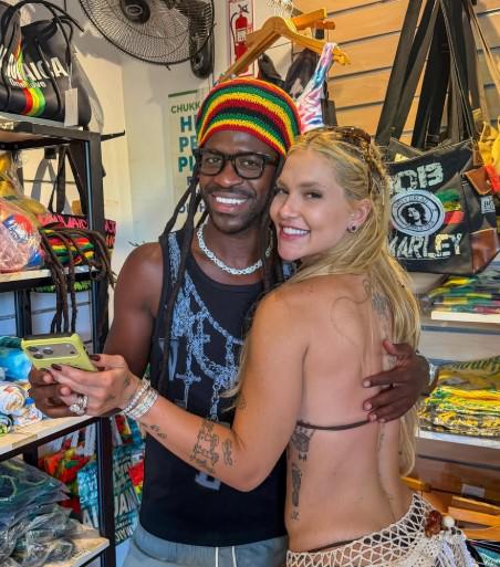 Vinicius despide las vacaciones con un fiestón antes de volver al Real Madrid