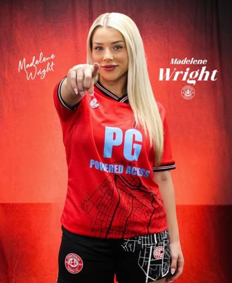 La echaron de su club por un video, se hizo millonaria en OnlyFans y regresa al fútbol después de seis años