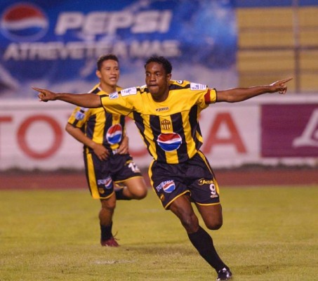 Jerry Bengtson iguala a Rubilio Castillo en la tabla histórica de goleadores en Liga Nacional de Honduras