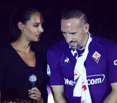 ¡Preciosura! Así es la sexi traductora de Ribéry y otras grandes figuras del fútbol