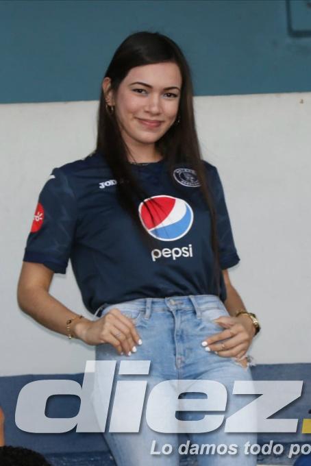 FOTOS: La tristeza de Diego Vázquez rumbo al camerino, las agresiones a jugadores chapines y la chica motagüense que hizo explotar el palco