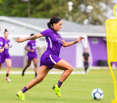 Sydney Leroux, la futbolista que entrena con casi seis meses de embarazo en el Orlando Pride