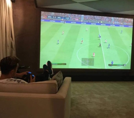 Los millonarios lujos que se da Mesut Özil en Inglaterra: Colección de autos y sala de juegos&nbsp;&nbsp;