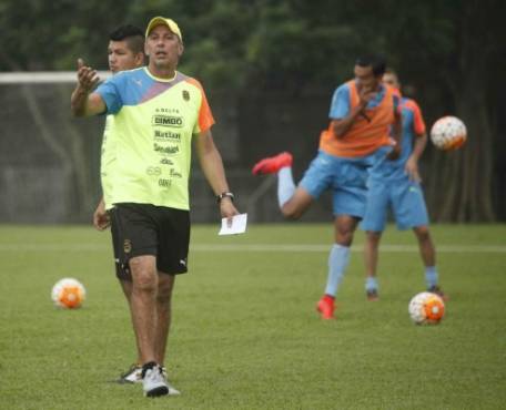 Miguel Falero Correa uruguayo director tÃ©cnico Real EspaÃ±a torneo clausura 2016 entenamiento entena