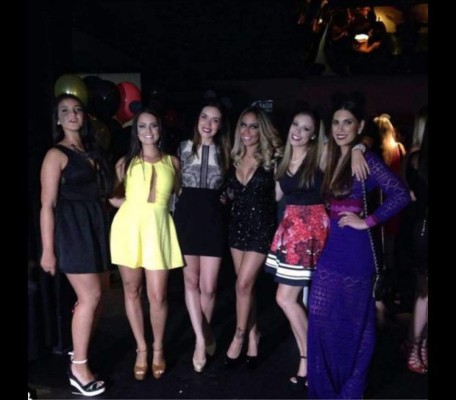 Neymar se pasa a lo grande la fiesta de 20 años de su hermana Rafaella