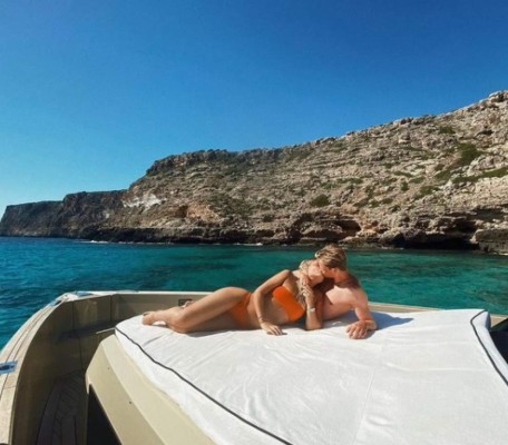 Fotos: Las vacaciones de Frenkie De Jong y su hermosa novia Mikky Kiemeney en Ibiza