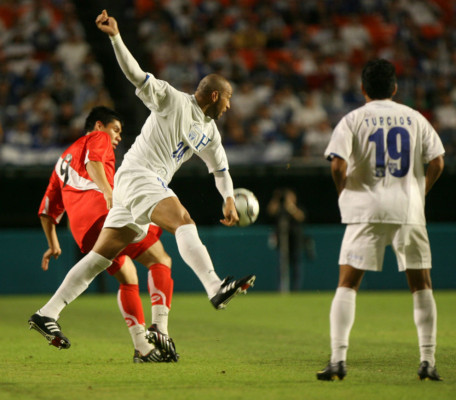 Honduras 1 vr Perú 2, en Miami el 18 de Noviembre 2009.