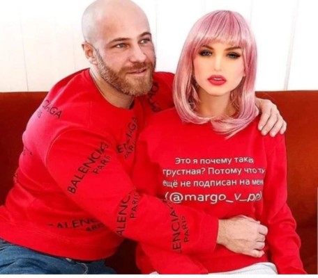 Yuri Tolochko, el popular fisicoculturista que se casará con su muñeca de silicona