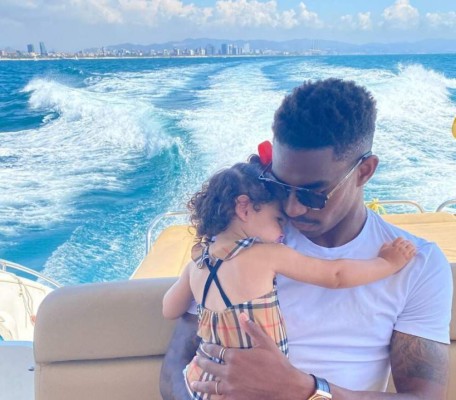 Yates, granjas y bicicletas: Las lujosas vacaciones de los futbolistas, Sergio Ramos con sorpresiva compañía