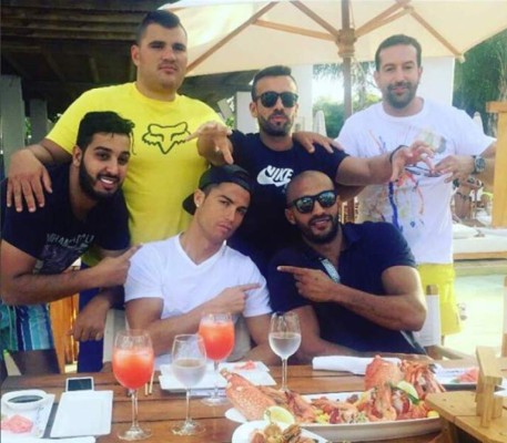 Las excéntricas vacaciones de Cristiano Ronaldo y sus amigos