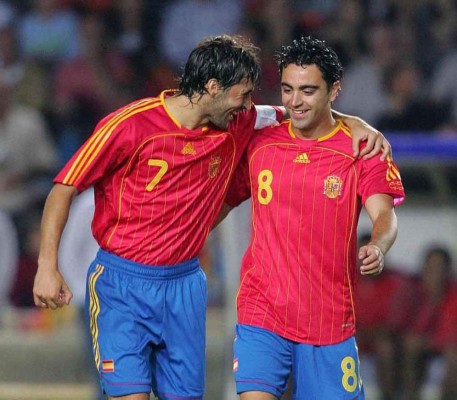 La carrera de Pirlo y Xavi en imágenes